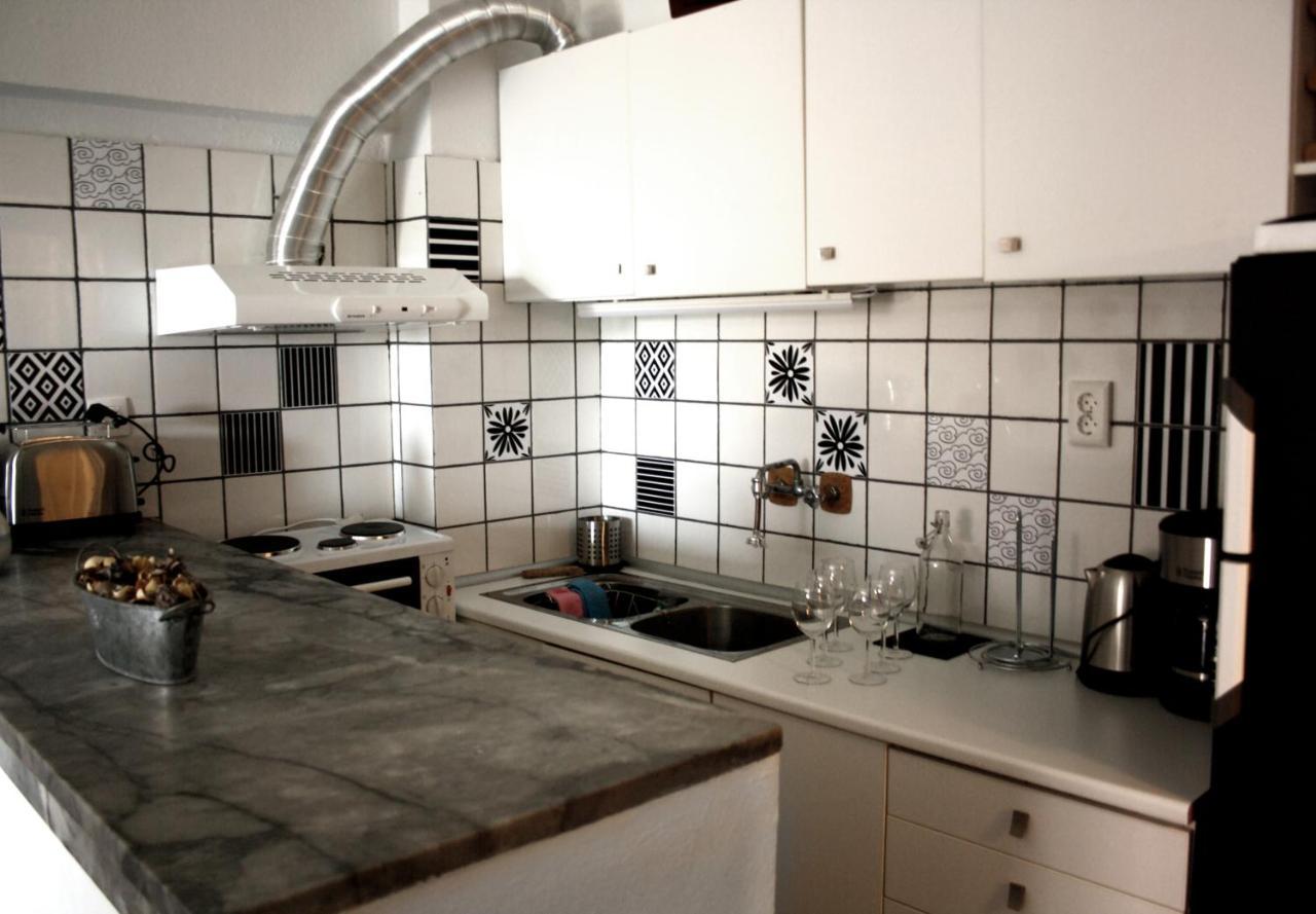 لوتراكي Beachfront Garden Apartment- Atlas Complex المظهر الخارجي الصورة